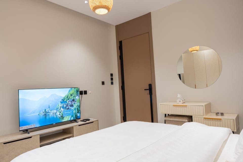 Communal lounge/ TV room, Bed, TV and multimedia, Photo of the whole room, Bedroom