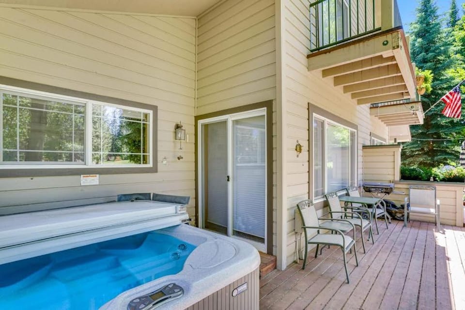 McCall Home with Hot Tub Golf Course Views House in McCall