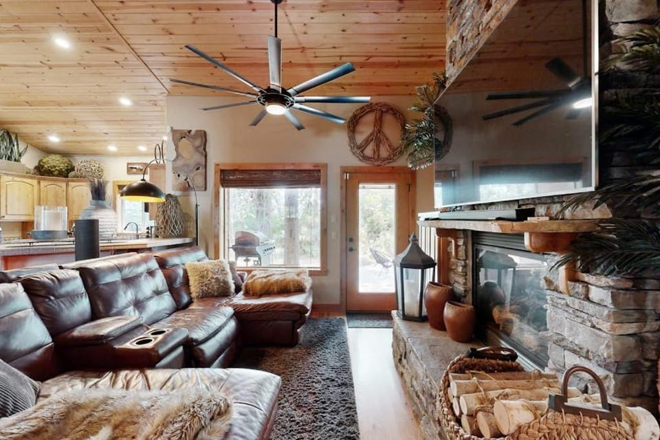 Modern Mountain Cabin 2 Miles to Downtown Cabin in McCall