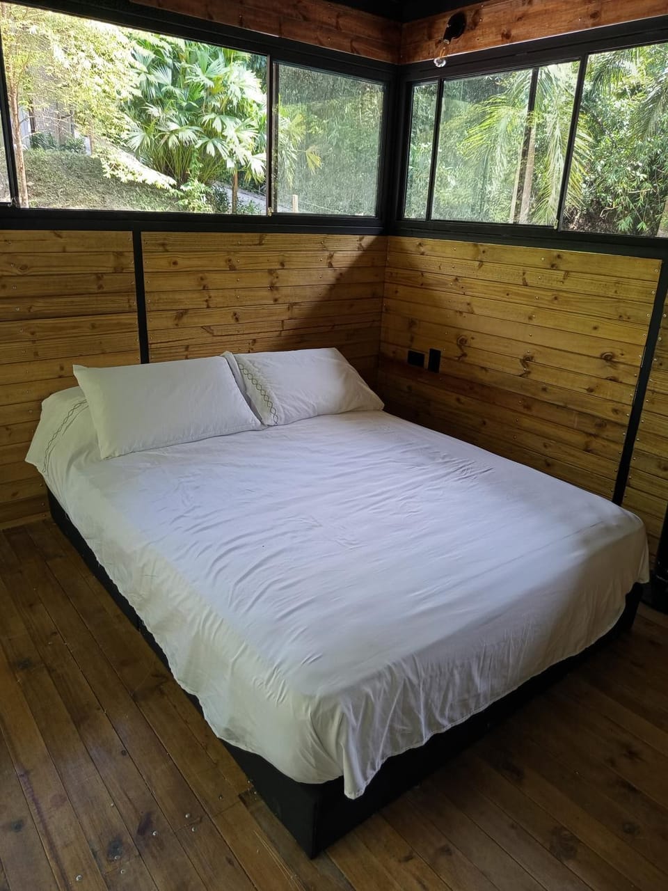 Bed, Natural landscape, Photo of the whole room, Bedroom