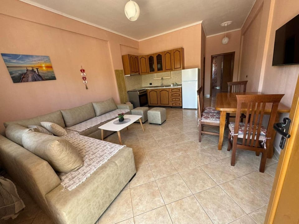 TV and multimedia, Kitchen or kitchenette, Living room, Seating area