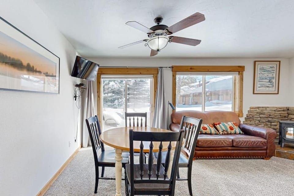 McCall Townhome Pool Hot Tub & Gym Access House in McCall