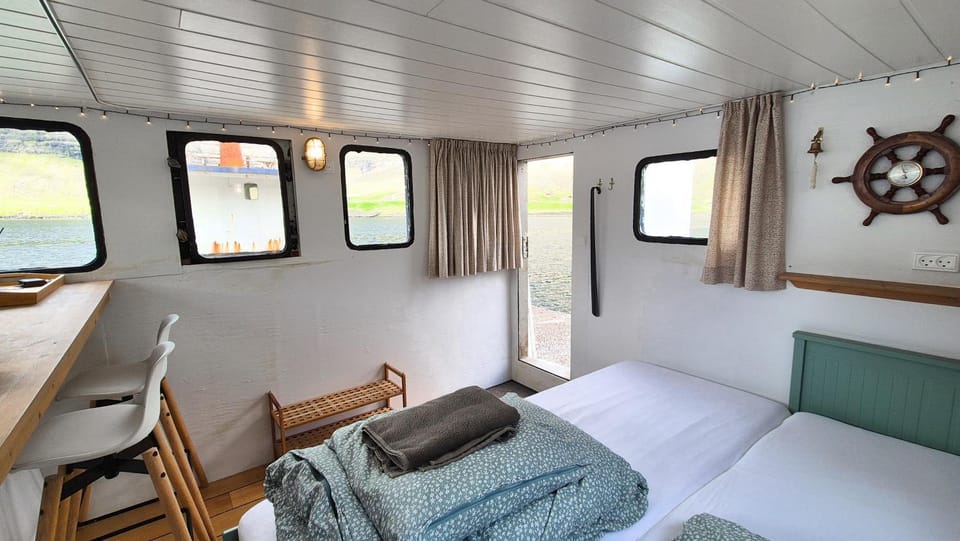 Bed, View (from property/room), View (from property/room), Living room, Photo of the whole room, Seating area, Bedroom, Sea view, Sea view