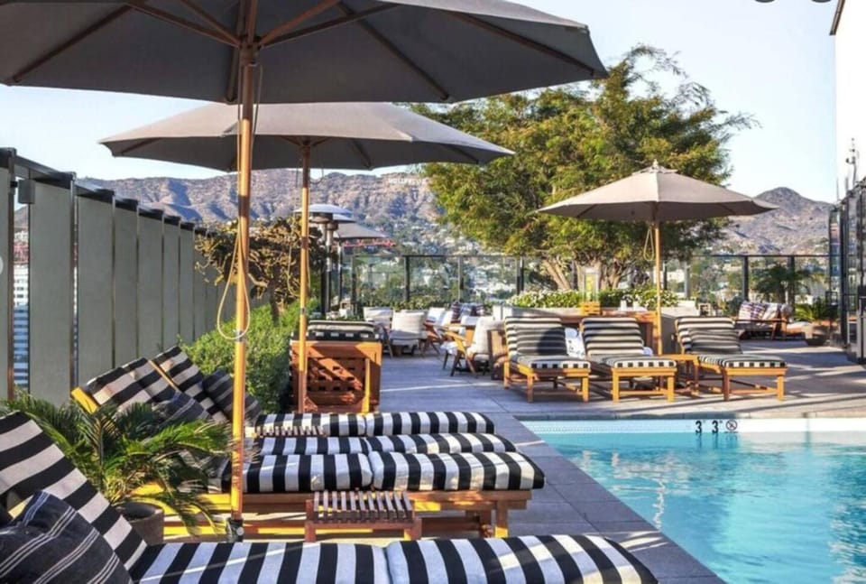 Swimming pool, sunbed