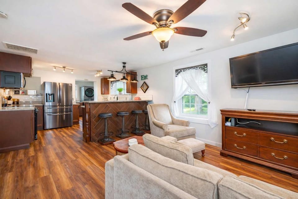 Hoots Cottage - Gazebo - Fire Pit - Prime Location - Family Friendly House in Tennessee