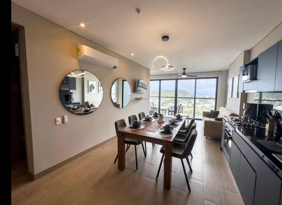 TV and multimedia, Kitchen or kitchenette, Living room, Seating area, Dining area, stove