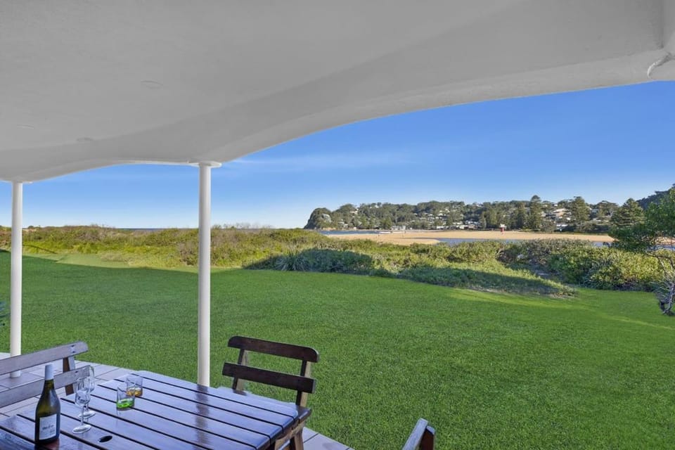 Sea and Sunset - Absolute Beachfront House in Terrigal