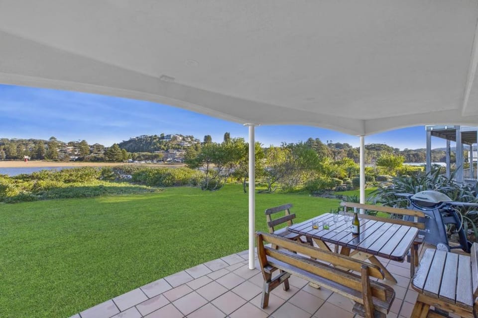 Sea and Sunset - Absolute Beachfront House in Terrigal