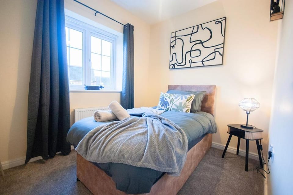 Bed, Photo of the whole room, Bedroom