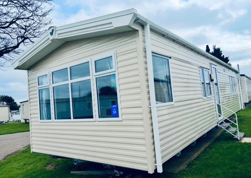 Lovely caravan in Caister on sea Campground/ 
RV Resort in Caister-on-Sea