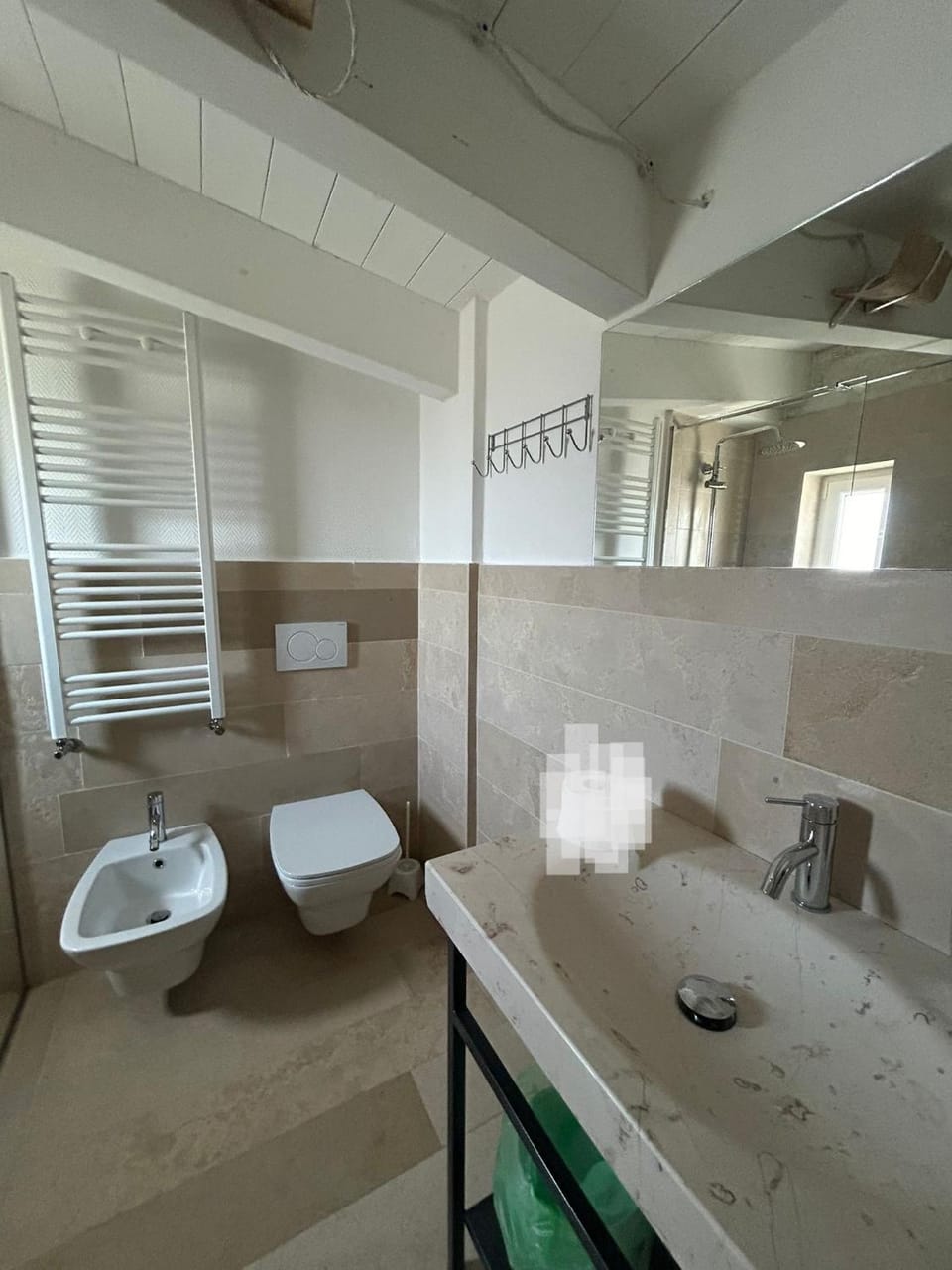 Toilet, bidet