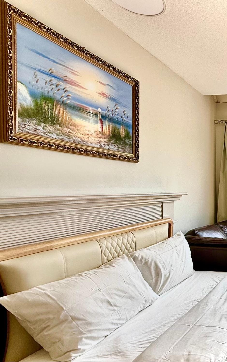 Bed, Photo of the whole room, Decorative detail, Bedroom