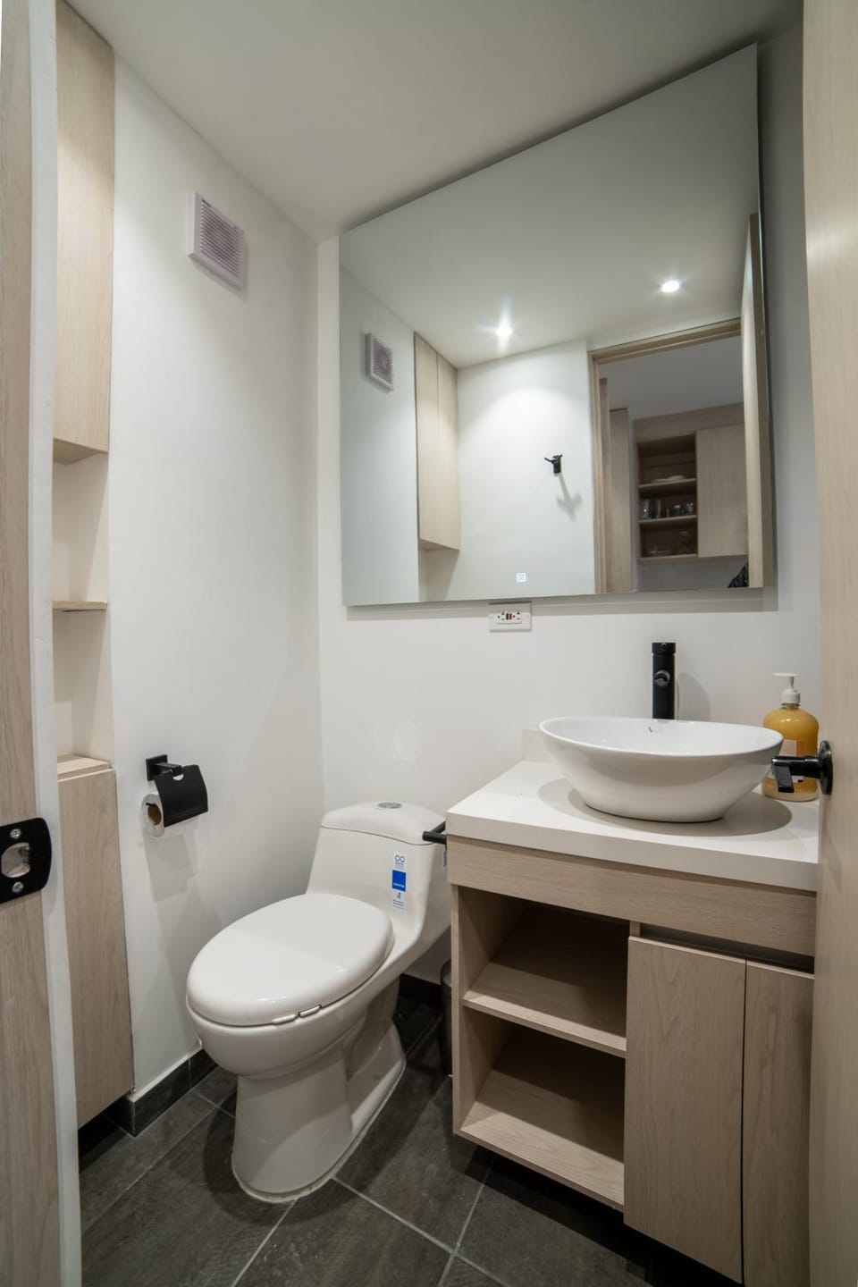 Premium Studio in Chicó Excellent location near the World Trade Center Apartment in Bogota