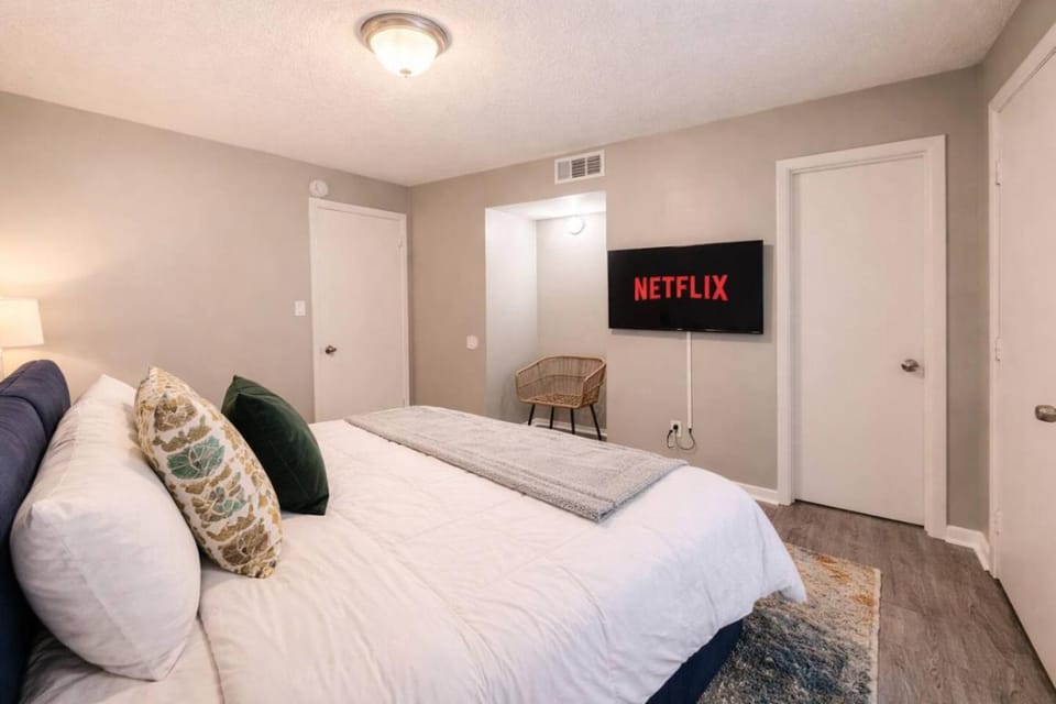 Cozy 1BR Birmingham Retreat with Parking Near Downtown Apartment in Birmingham