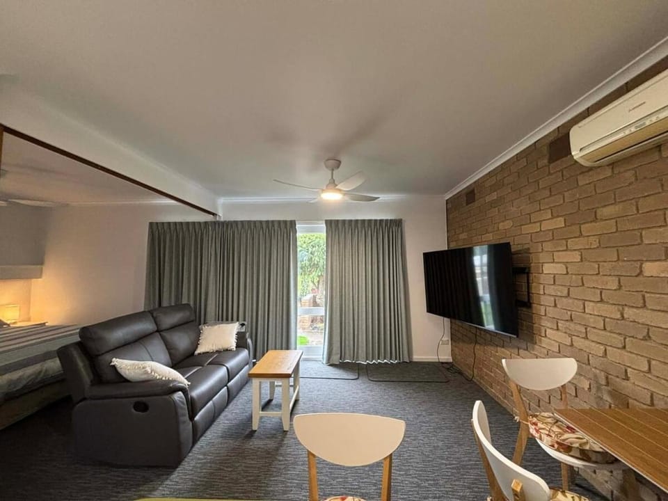 Unit 7, 6-8 Buckland Drive, Mallacoota Apartment in Mallacoota