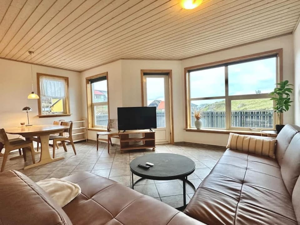 3 BR Villa for 4 guests quiet neigbourhood Torshavn House in Europe