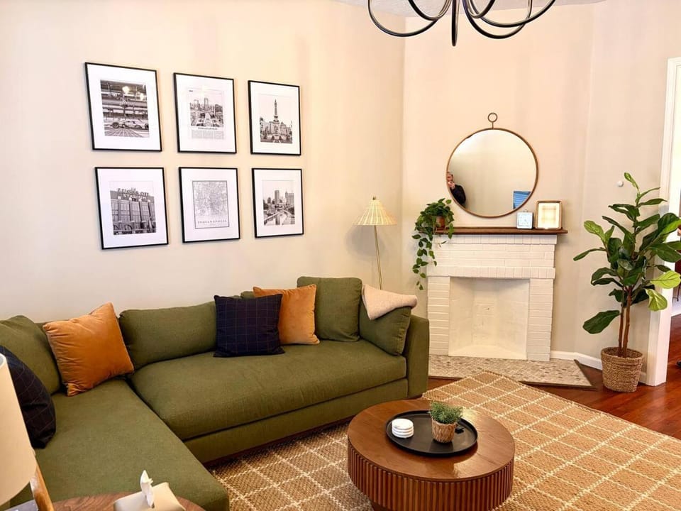 Townhome 3 Blocks to Mass Ave - Play & Unwind House in Indianapolis