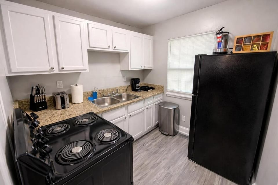 Birmingham Getaway 1BR King Suite Near Downtown Apartment in Birmingham