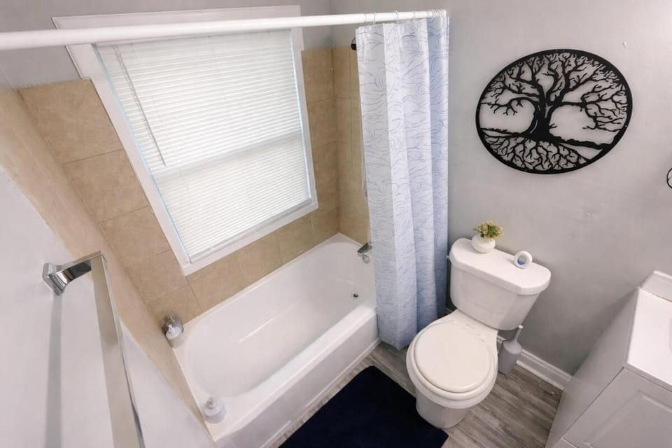Birmingham Getaway 1BR King Suite Near Downtown Apartment in Birmingham
