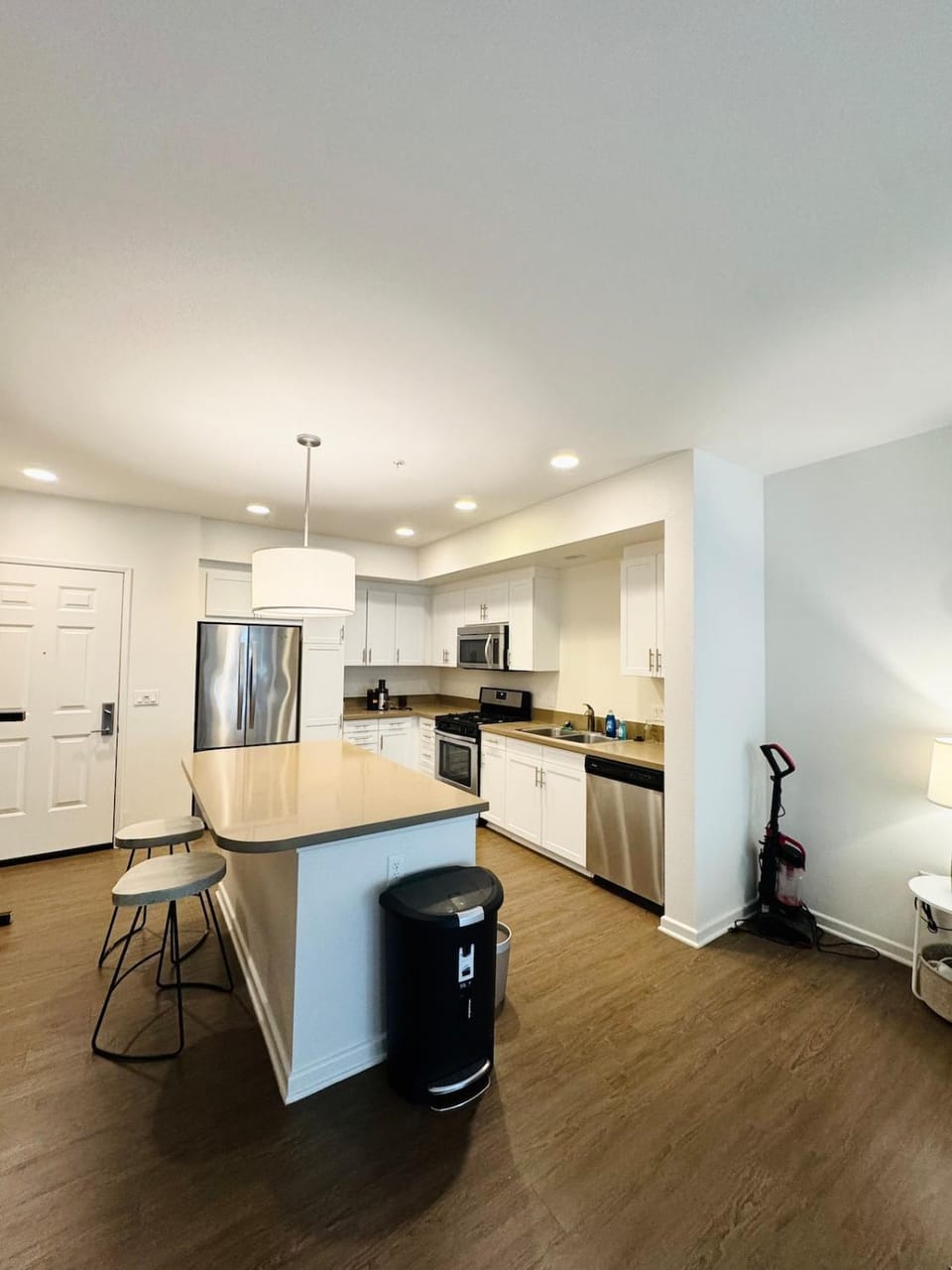 Premium 1BR Near Irvine - Prime Location Apartment in Tustin