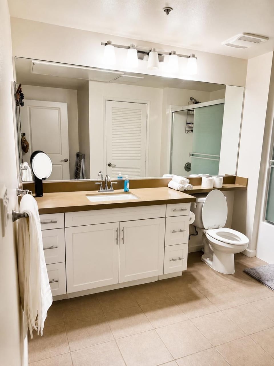 Premium 1BR Near Irvine - Prime Location Apartment in Tustin