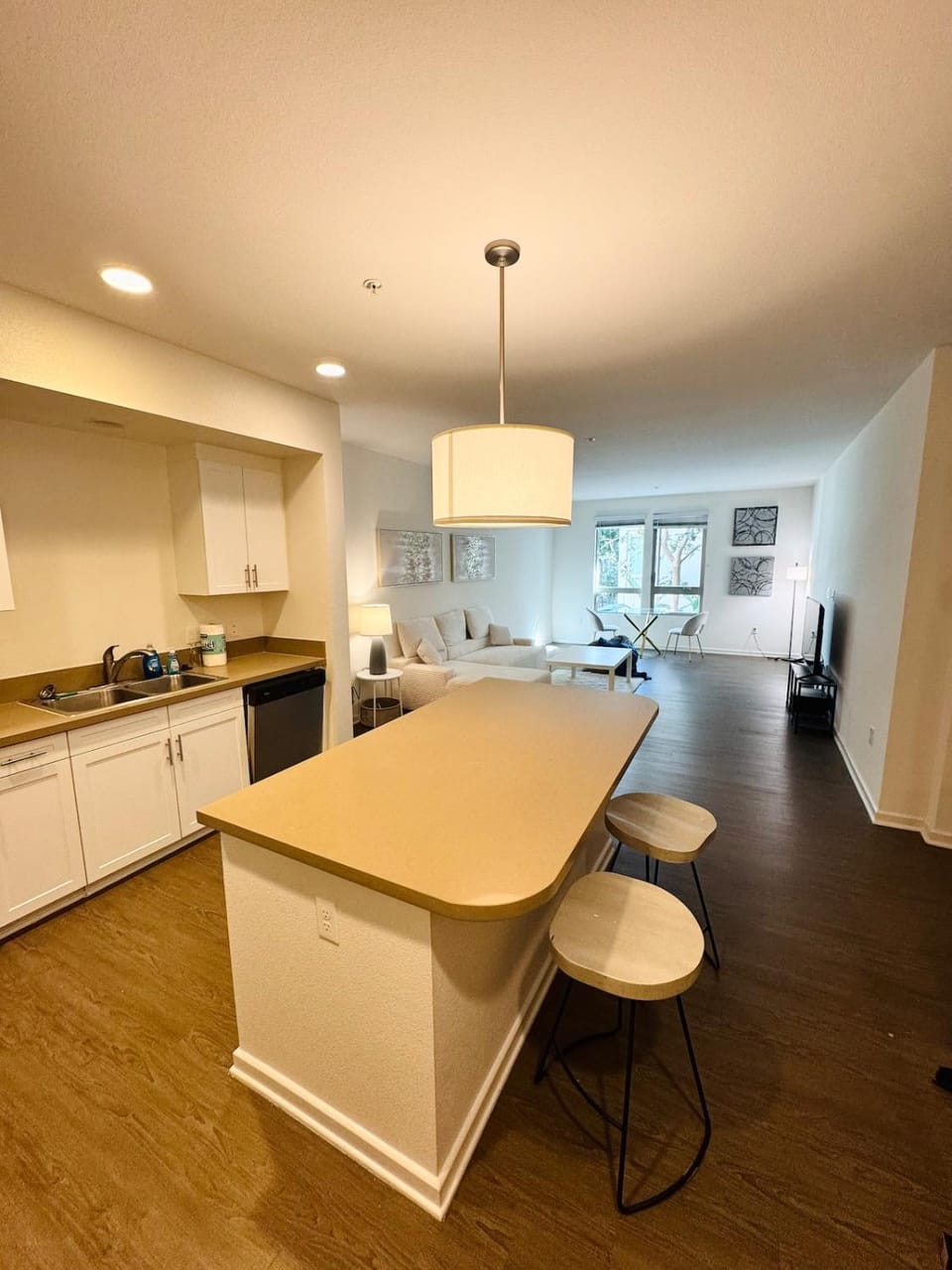 Premium 1BR Near Irvine - Prime Location Apartment in Tustin