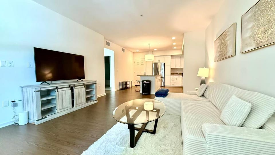 Premium 1BR Near Irvine - Prime Location Apartment in Tustin