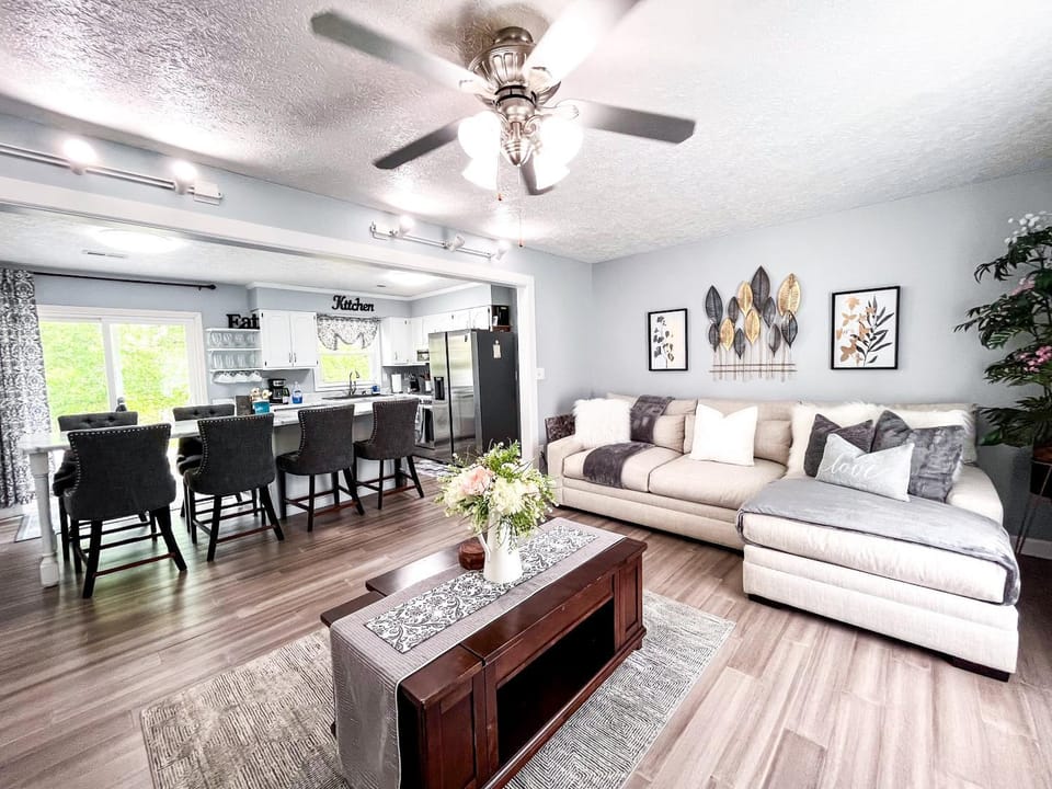 Bhie Lovely Hideaway - RRG - Peaceful - Cozy Stay Stanton location just steps from Kroger and a short 15-minute drive to Natural Bridge Ideal home base for hikers climbers House in Kentucky