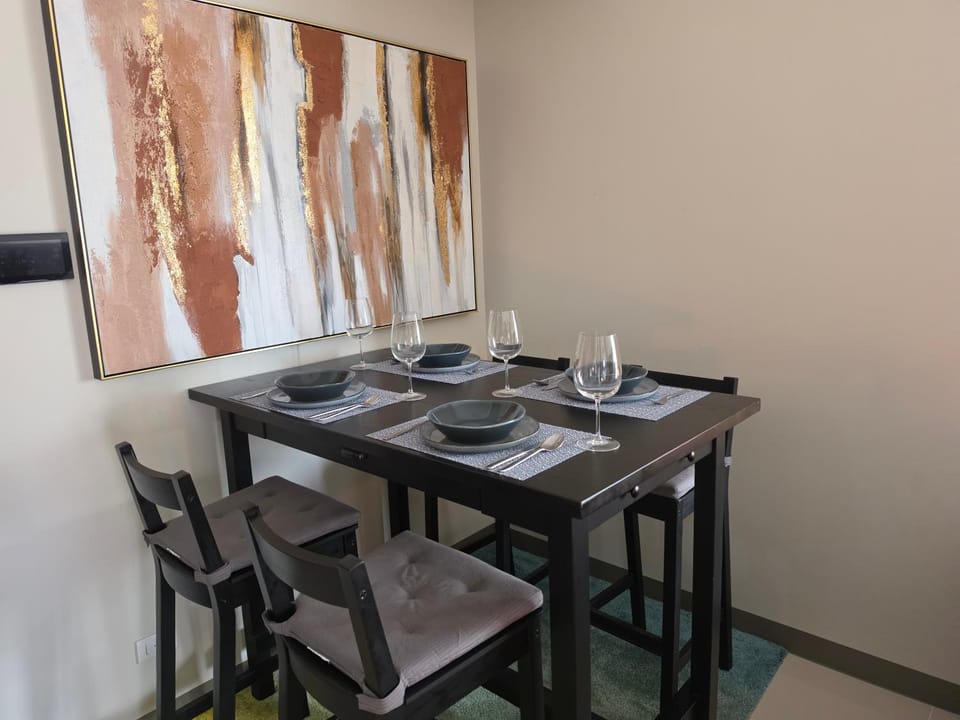Seating area, Dining area