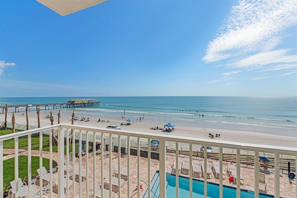 Driftwood Escape at The Aruba Apartment in Daytona Beach Shores