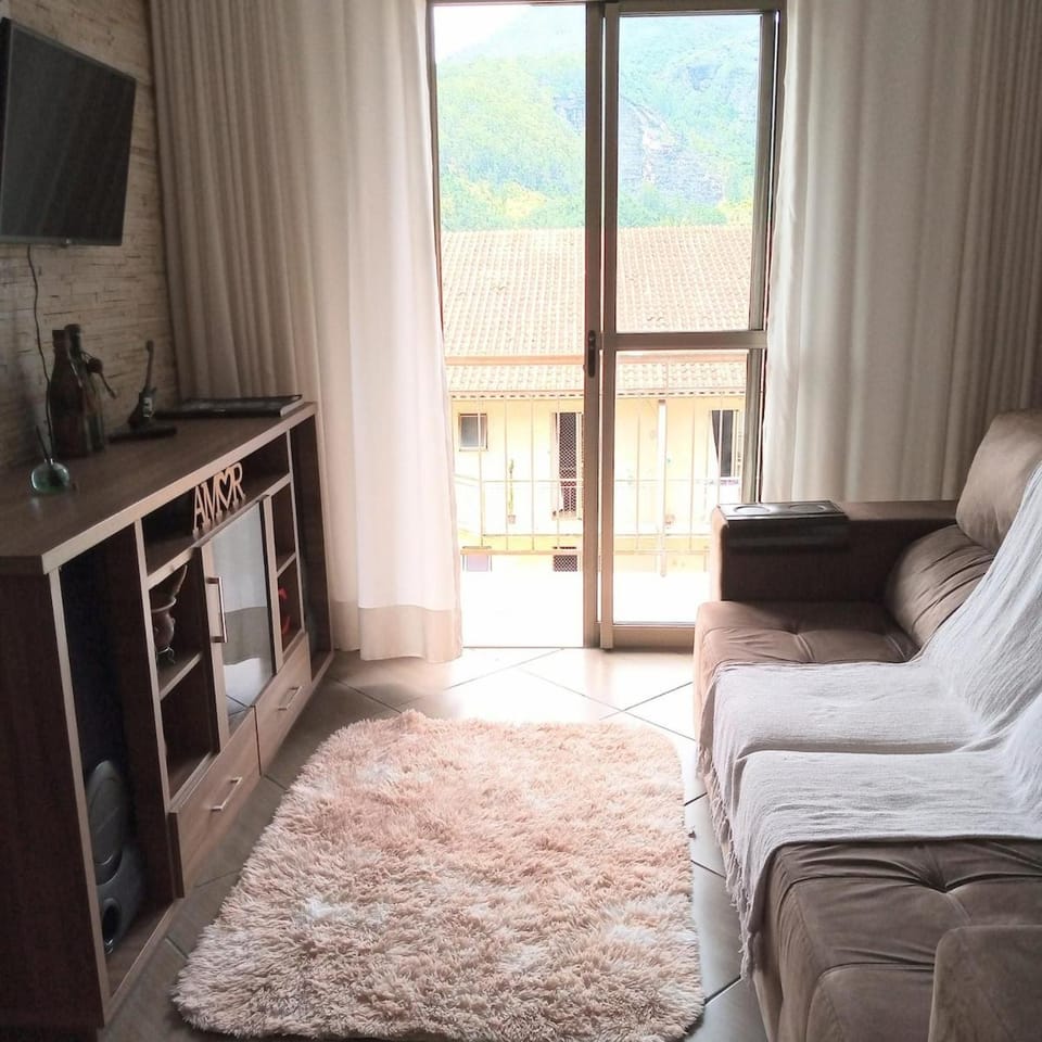 Apartamento dentro de condomínio com vaga de garagem Apartment in Nova Friburgo