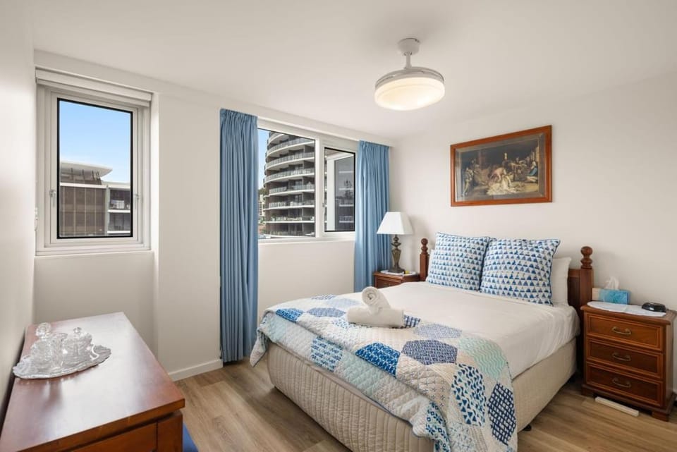 Coastal Comfort with Ocean Views - Oceania 19 Apartment in Burleigh Heads