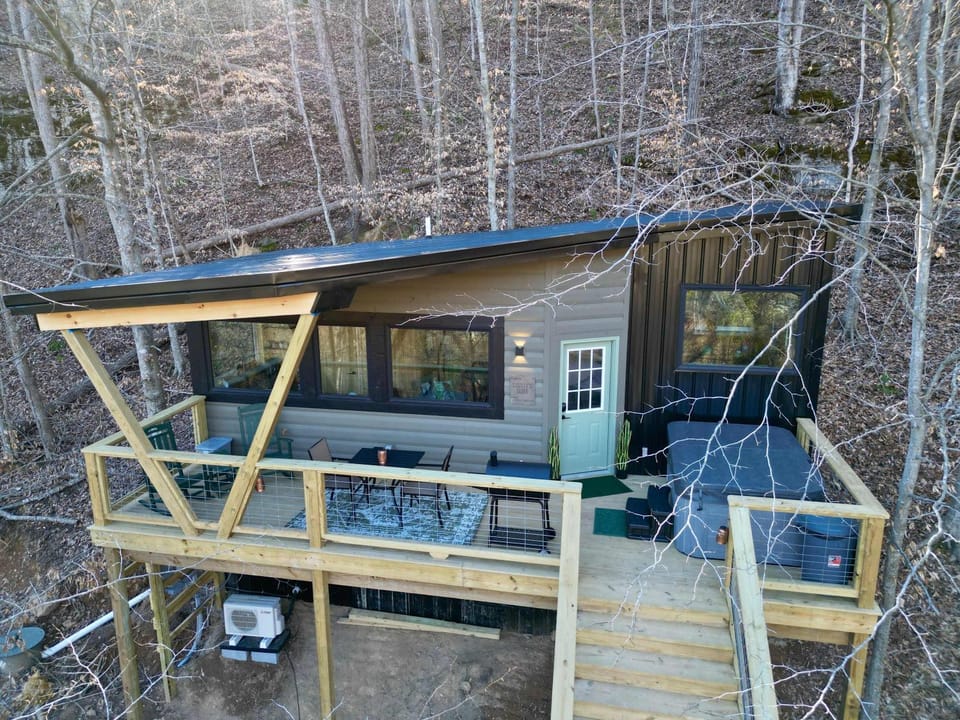 Bigfoot's Bluff - Hot Tub- Forest Canopy Cabin RRG - Located 5 Min From Nada Tunnel Cabin in Slade