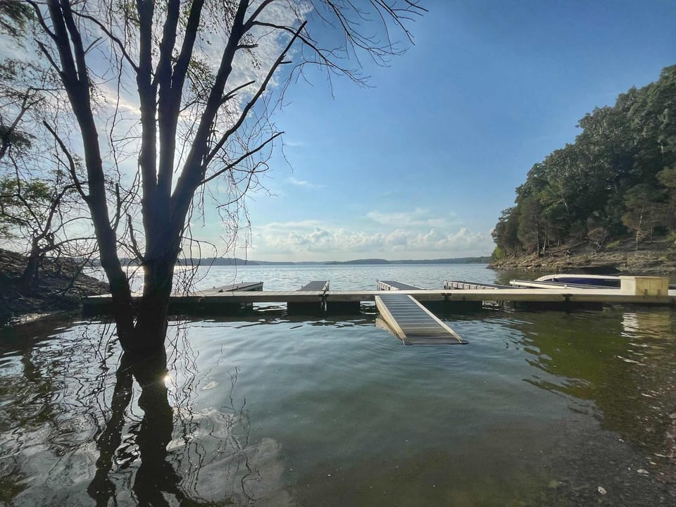Blessing by the Lake - Lakeside Cabin-Hot Tub Wifi Cabin in Barren River Lake