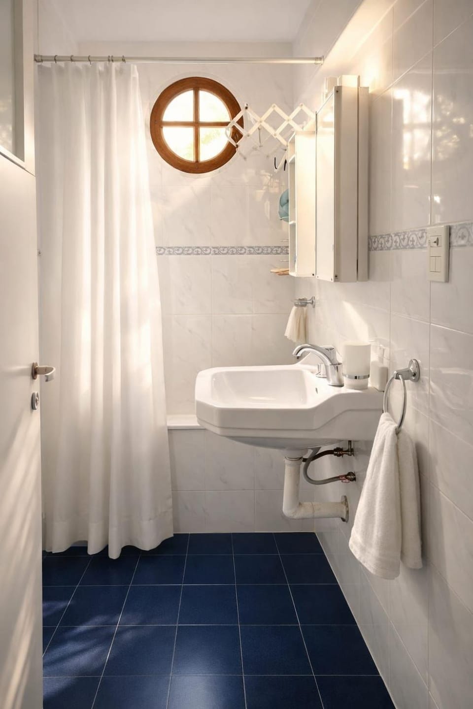 Bathroom, Bath, towels