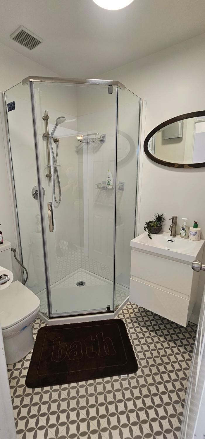 Warm and sunny 2 bedroom in Kenmore with 2 Queen beds Apartment in Dunedin
