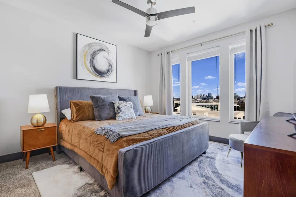 Nashville KING BED, Gym, Rooftop Pool, Free Parking Apartment in Nashville