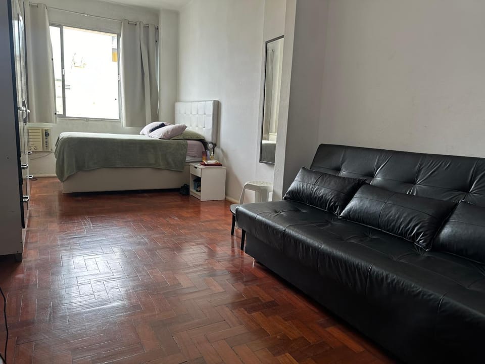 Copacabana half a block from the beach excellent LOFT Apartment in Rio de Janeiro
