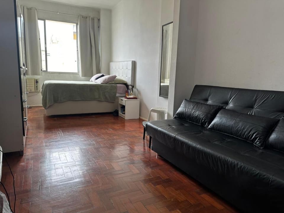 Copacabana half a block from the beach excellent LOFT Apartment in Rio de Janeiro