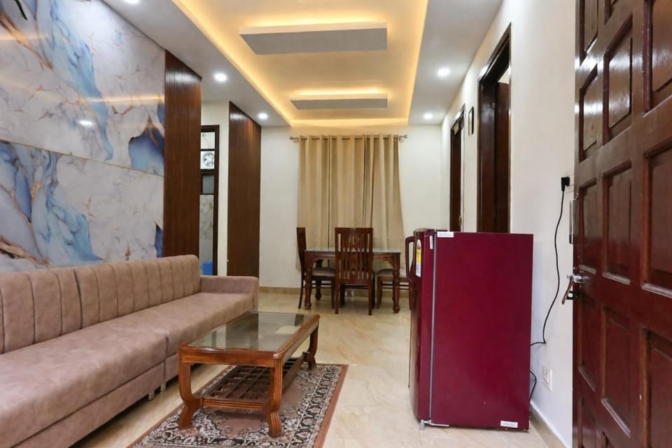 Rosewood 2BHK Near Mall Road w Mountain View Apartment in Himachal Pradesh