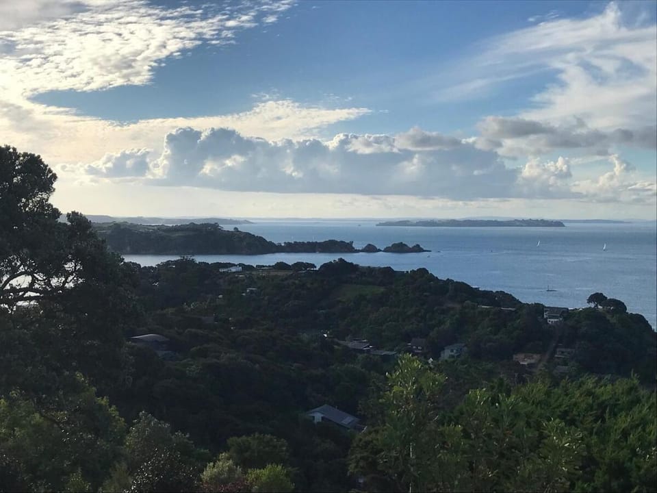 Waiheke's Panoramic Splendour House in Auckland Region