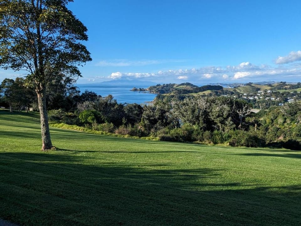 Waiheke's Panoramic Splendour House in Auckland Region