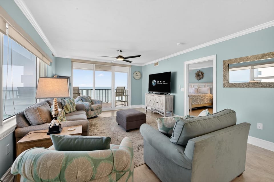 Tranquil Retreat at Dimucci Towers Apartment in Daytona Beach Shores