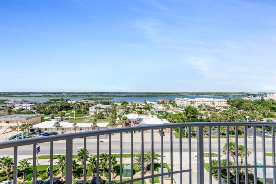 Southern Comfort at The Aruba Apartment in Daytona Beach Shores