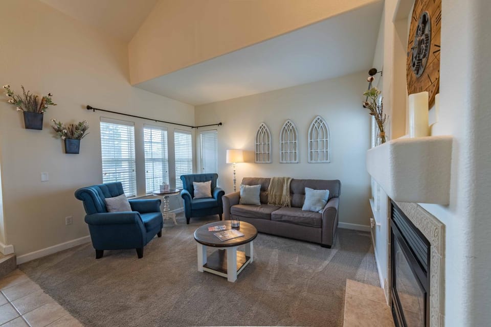 Living room, Seating area
