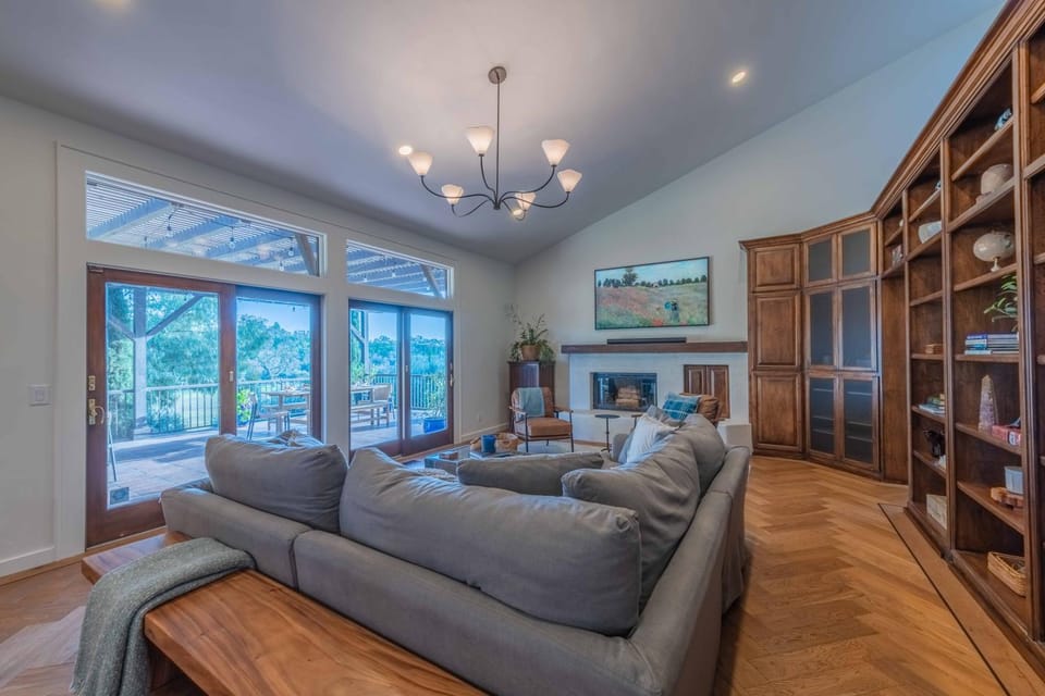 TV and multimedia, Living room, Seating area