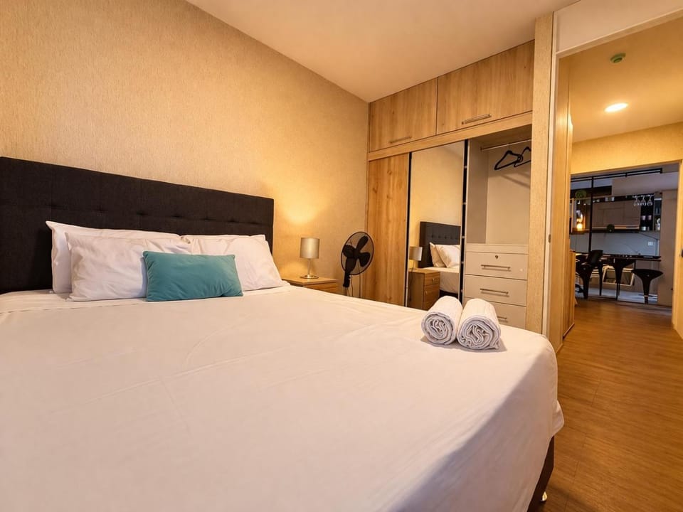 Photo of the whole room, Bedroom