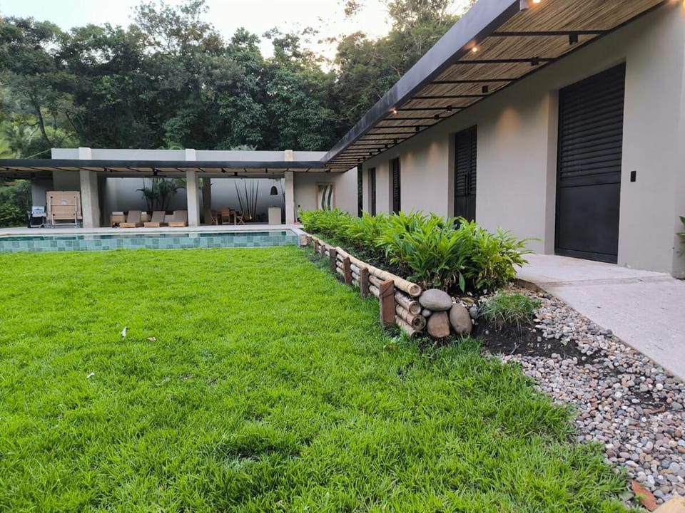 Gran Finca via Villeta en Condominio cerrado House in Villeta