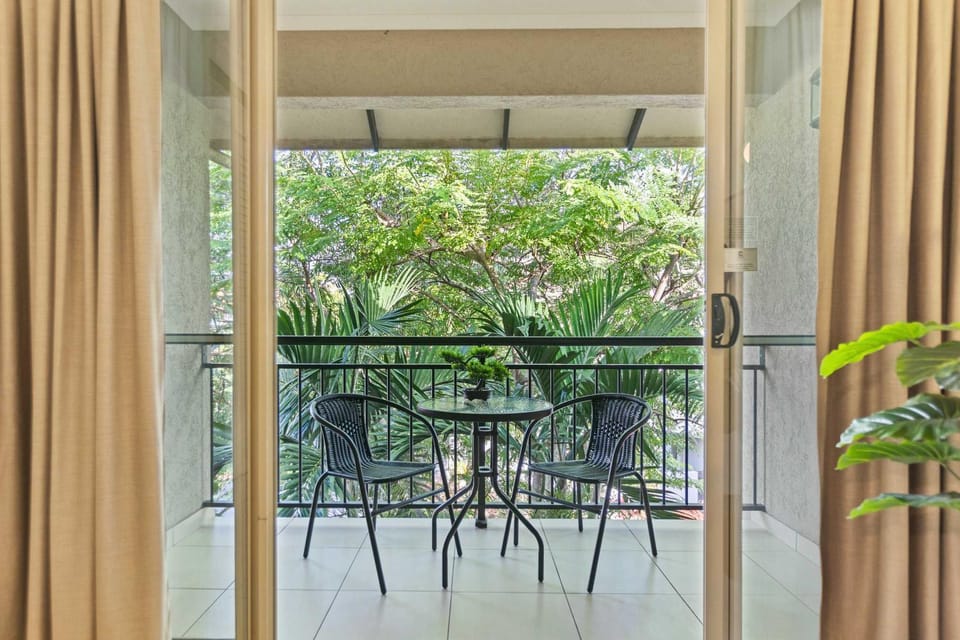 View (from property/room), Balcony/Terrace, Garden view