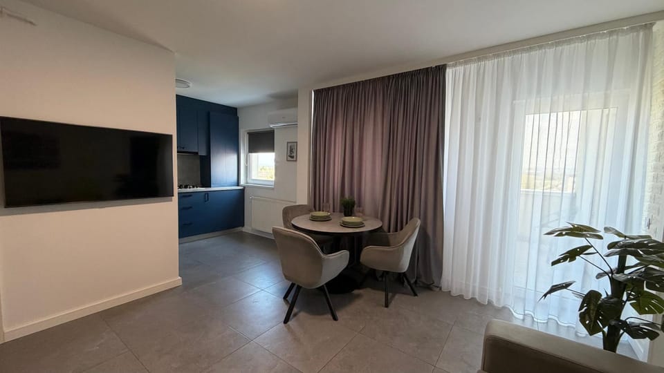 Communal lounge/ TV room, TV and multimedia, Dining area